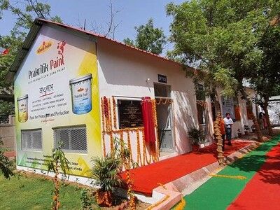 Shri Nitin Gadkari becomes Brand Ambassador of Khadi Prakritik Paint