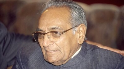 Veteran Congress leader Motilal Vora