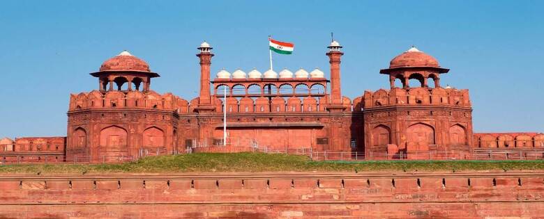 Who built red fort